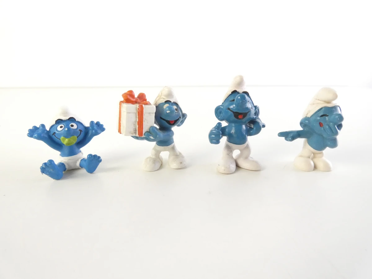 Set van 22 Smurfen figuurtjes en 5 pins