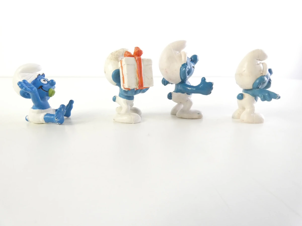 Set van 22 Smurfen figuurtjes en 5 pins