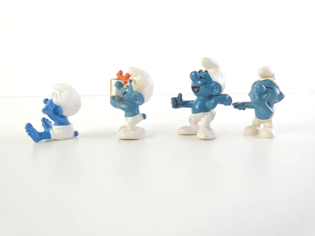 Set van 22 Smurfen figuurtjes en 5 pins
