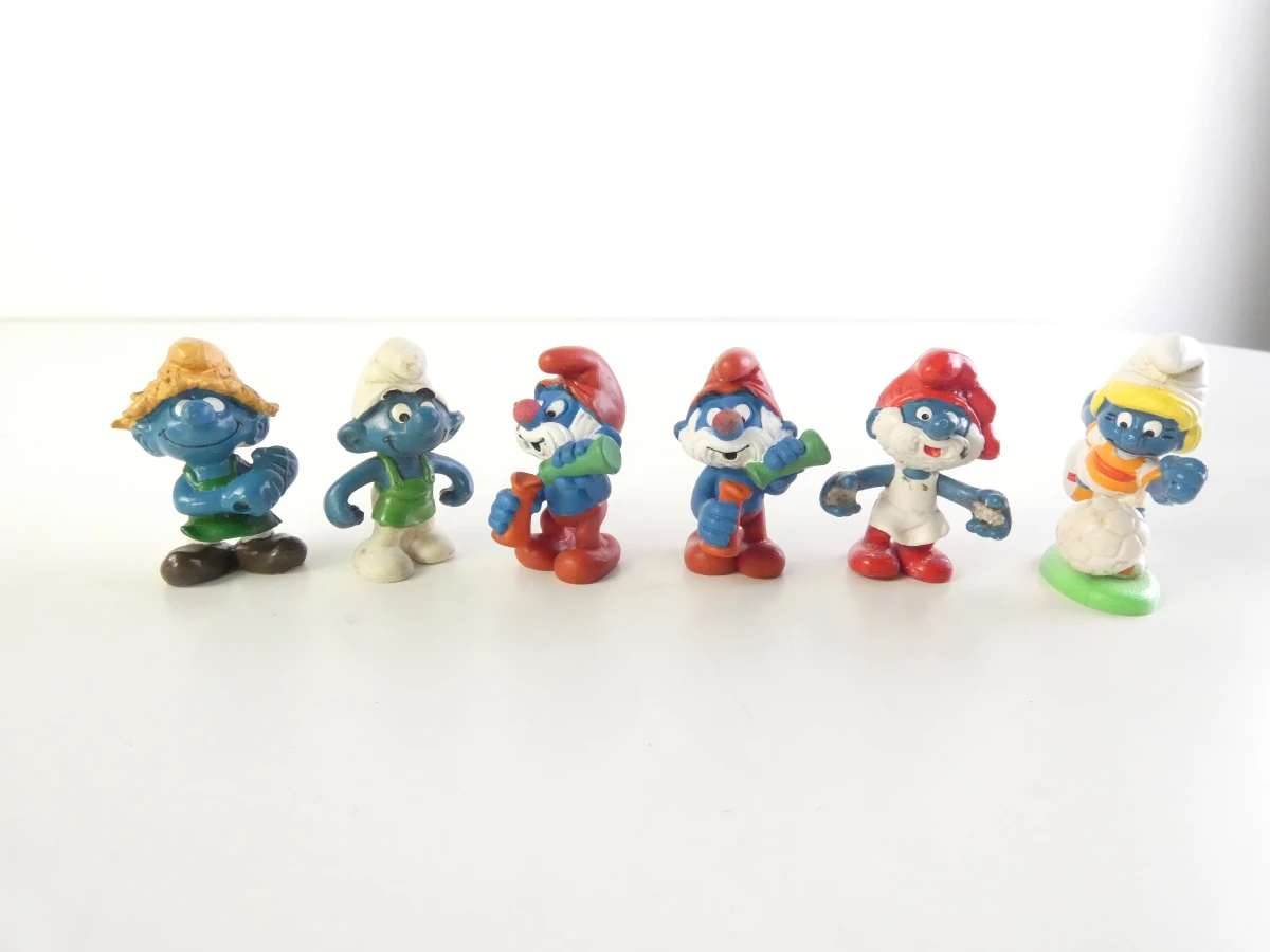 Set van 22 Smurfen figuurtjes en 5 pins
