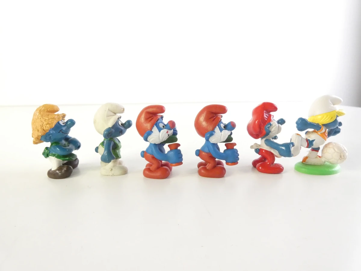 Set van 22 Smurfen figuurtjes en 5 pins