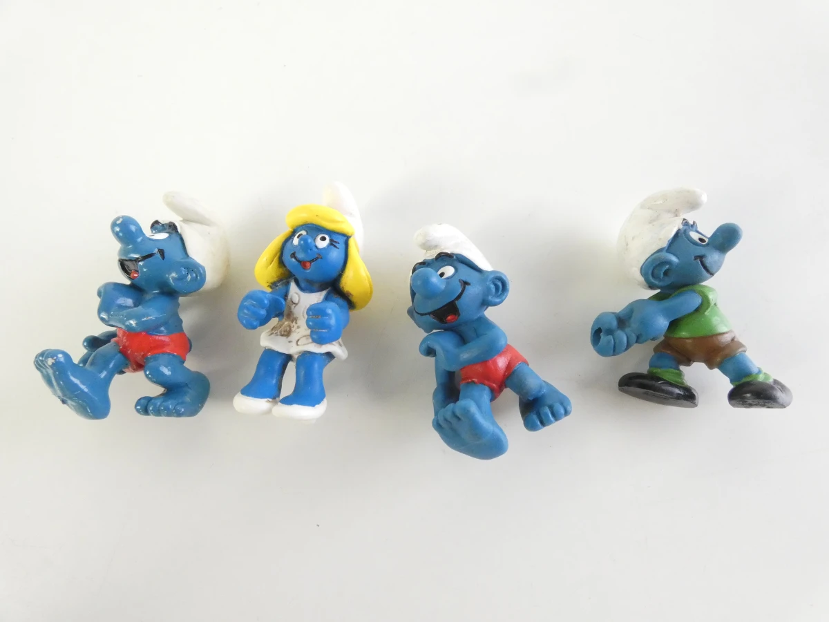 Set van 22 Smurfen figuurtjes en 5 pins