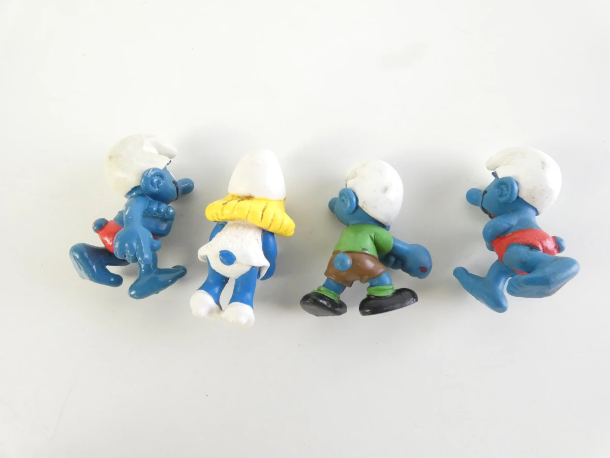 Set van 22 Smurfen figuurtjes en 5 pins