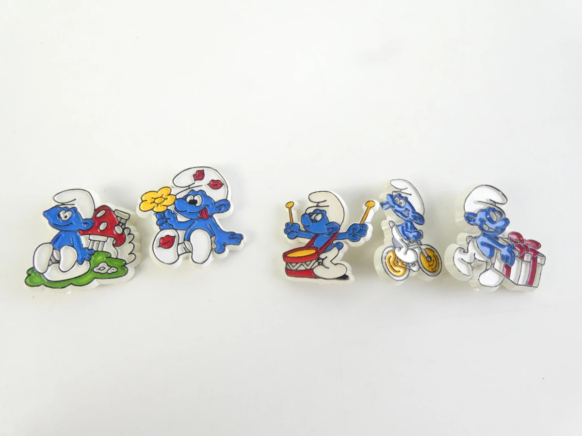 Set van 22 Smurfen figuurtjes en 5 pins