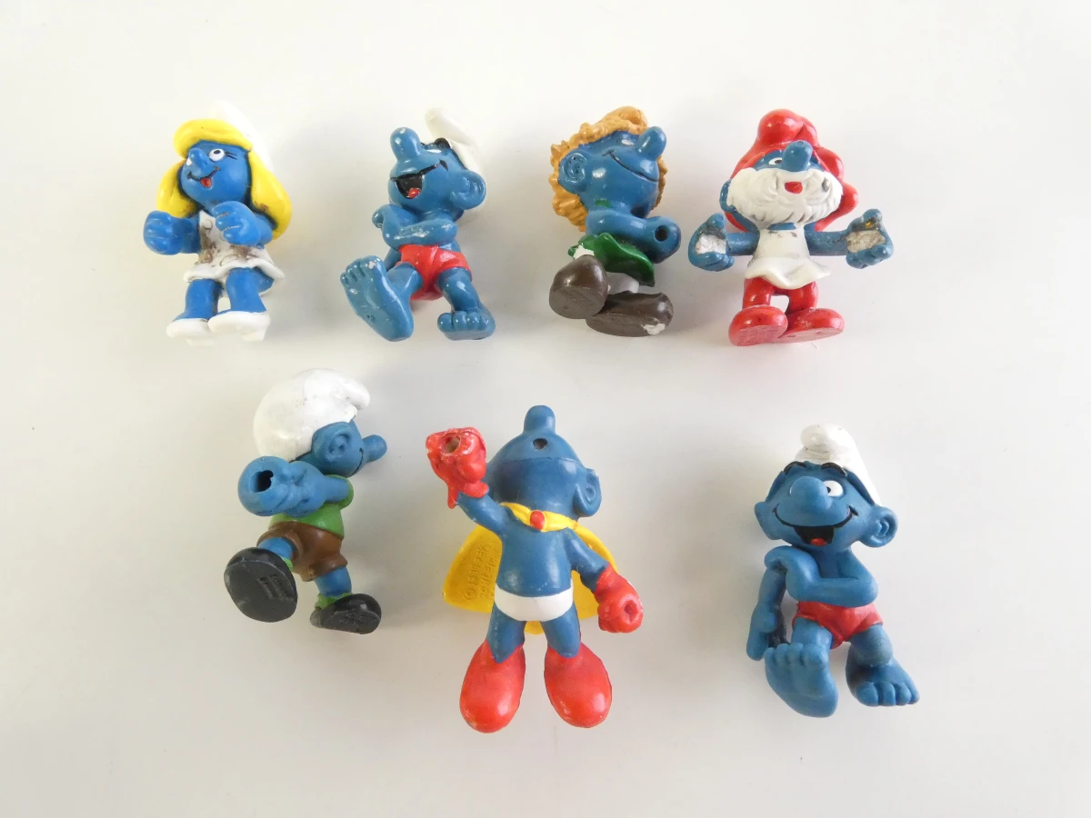 Set van 22 Smurfen figuurtjes en 5 pins