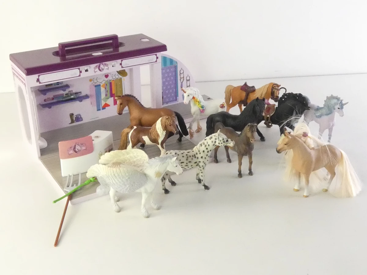 Set Schleich paardenfiguren met stal en accessoires