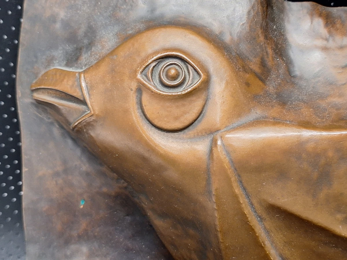 Art Deco Stijl Reliëfplaat van een Gestileerde Vogel - Gesigneerd MARCHETTI