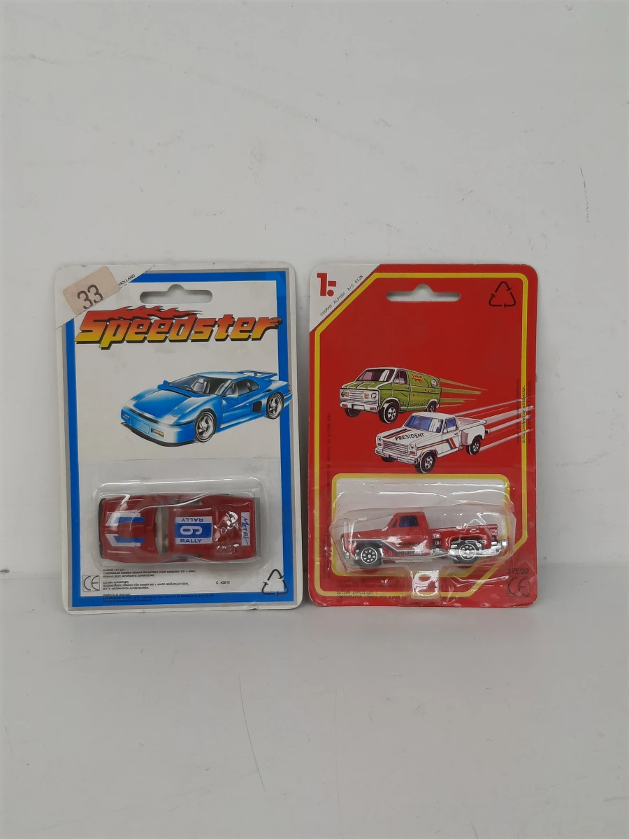 Set van 2 Vintage Die-Cast Speelgoedauto’s in Blister – Jaren 90 (NOS)