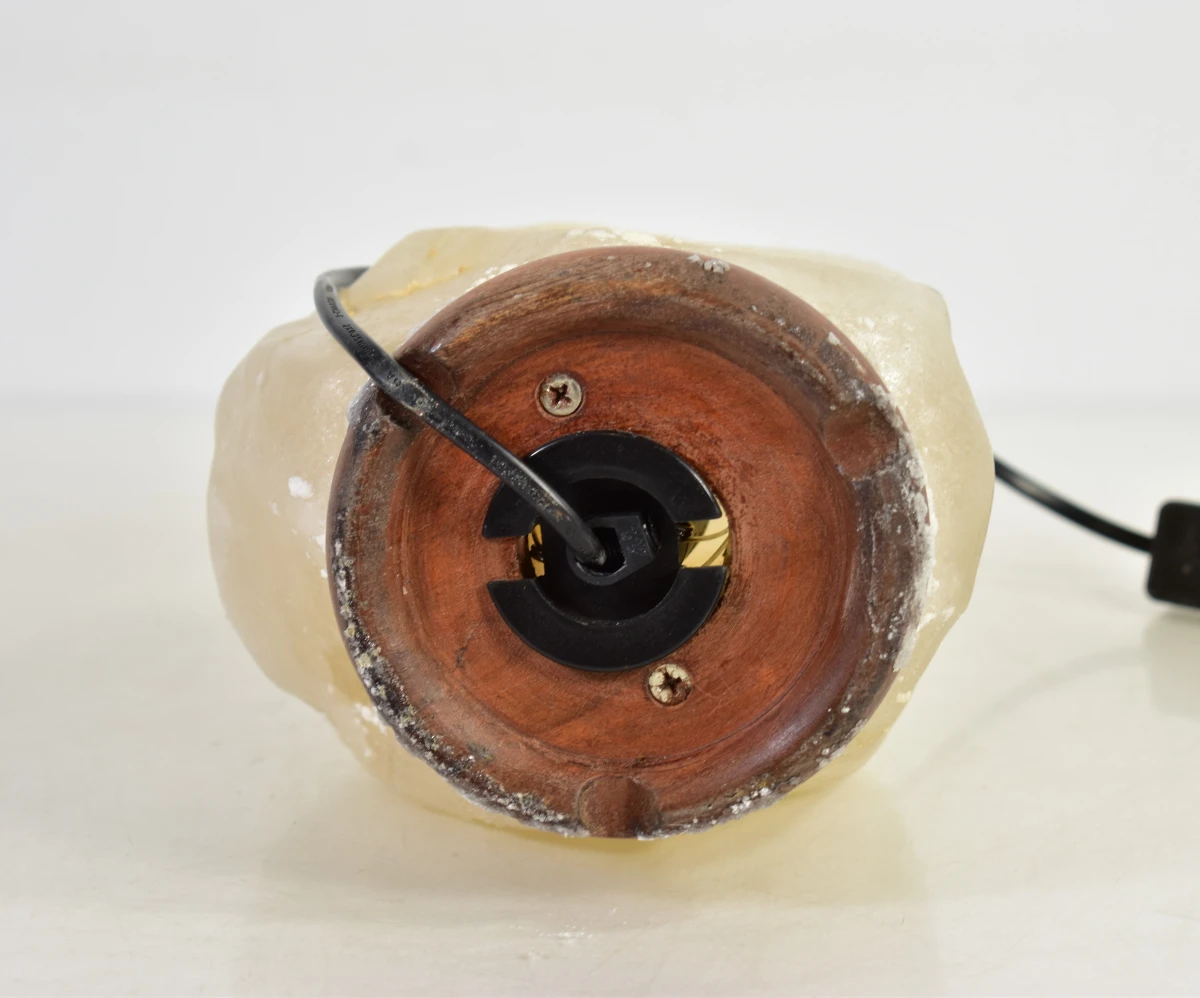 Set van 3 zoutsteen lampen op houten voet