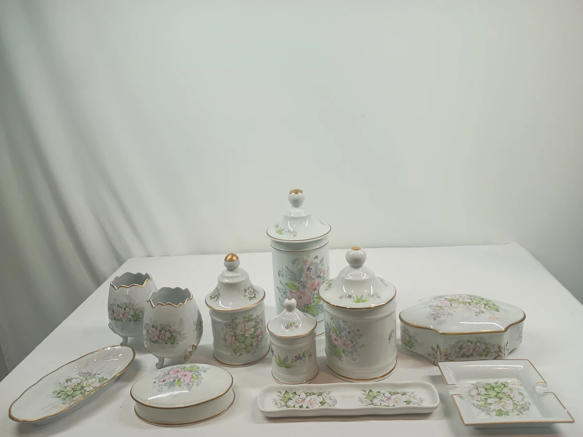 Porseleinen geschenk- en presentatieset 11-delig, deels 'Gilis' collectie
