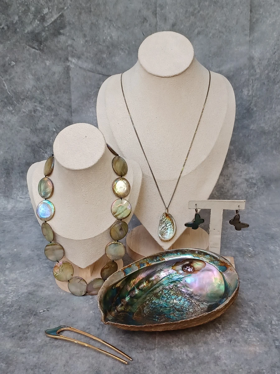 Vintage set Pauaschelp sieraden met zilveren ketting