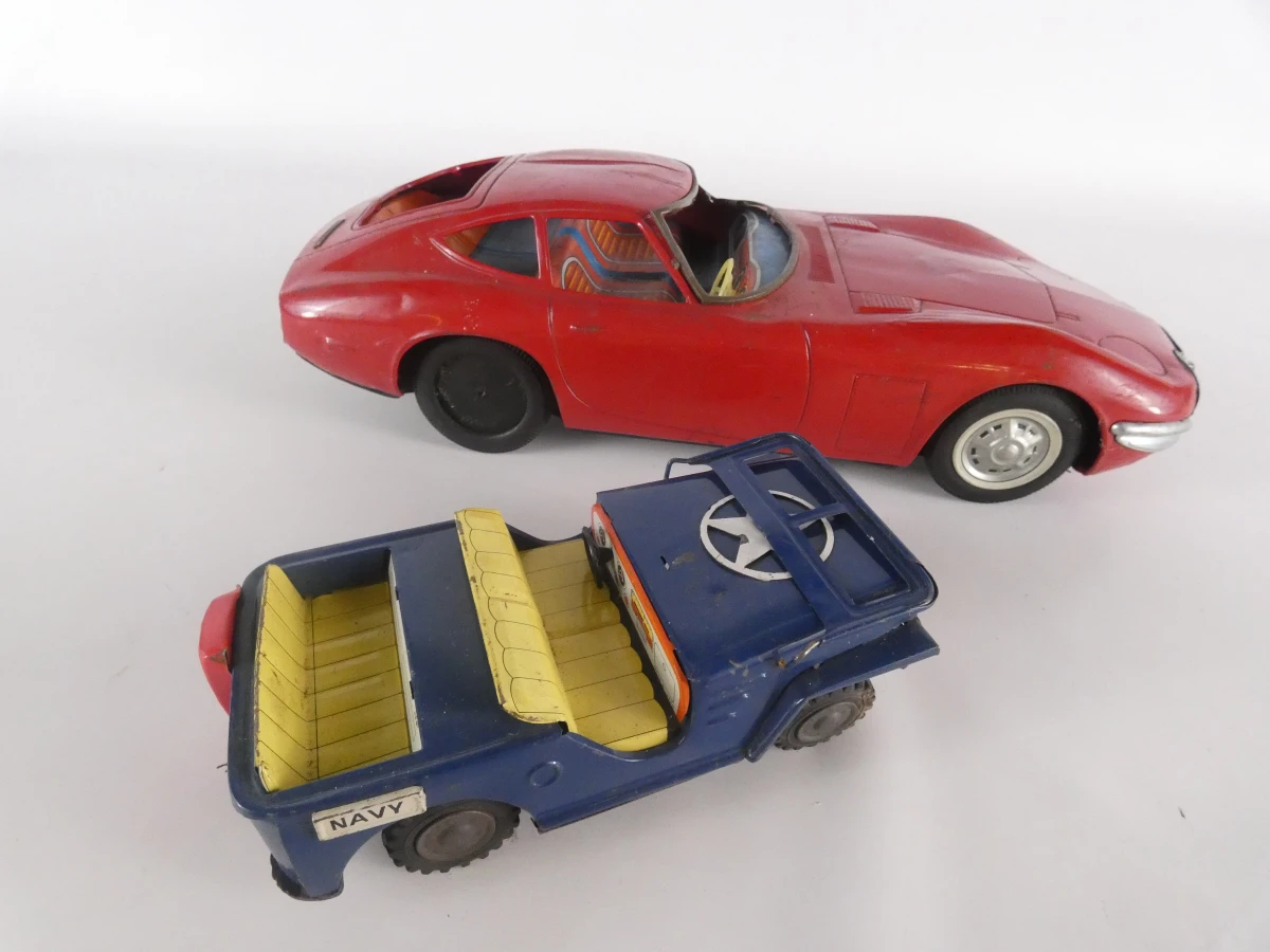 2 vintage metalen speelgoedauto's - Made in Japan