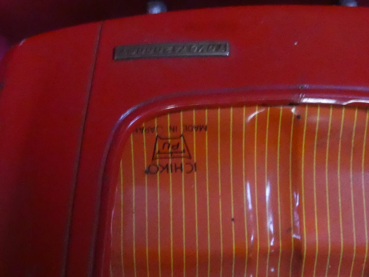 2 vintage metalen speelgoedauto's - Made in Japan
