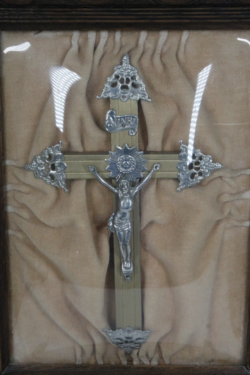 Houten lijst met kruisbeeld - foto 2