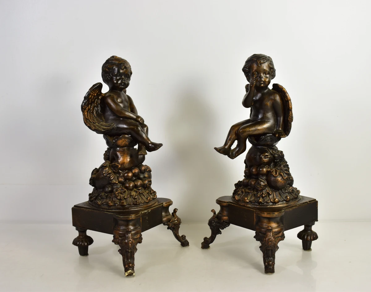 Set van 2 bronzen kleur engelenbeelden op voet