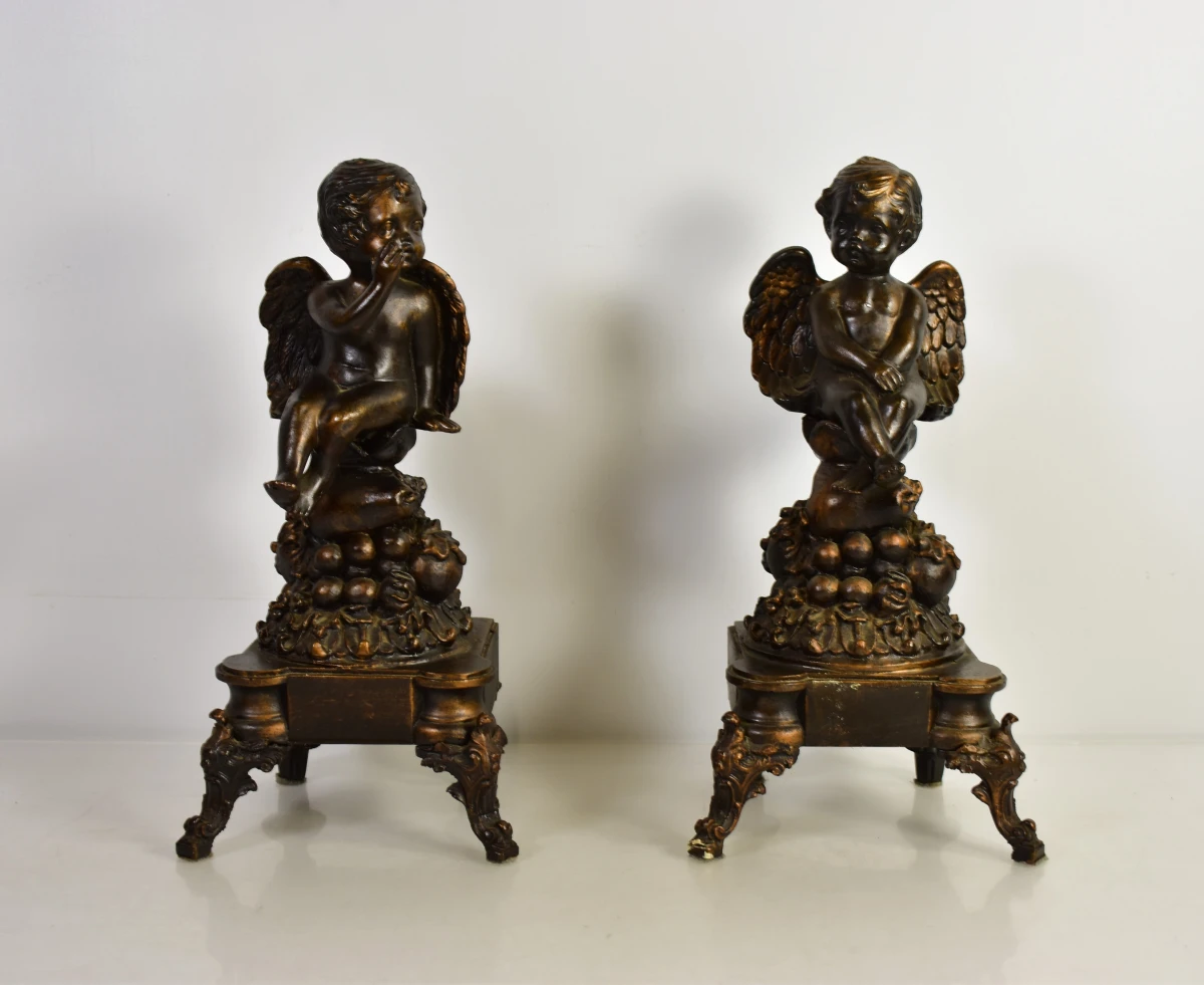Set van 2 bronzen kleur engelenbeelden op voet
