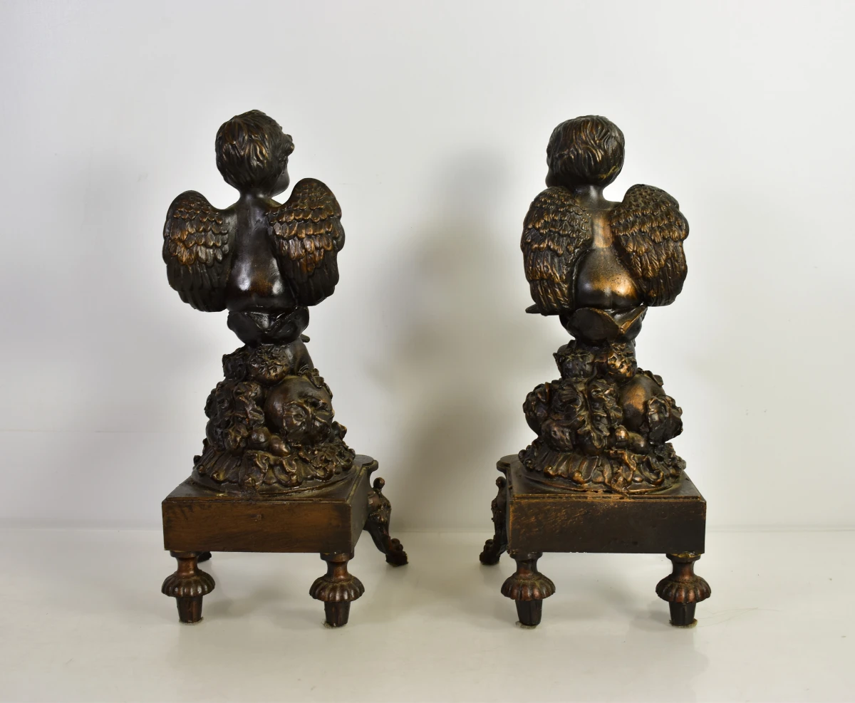 Set van 2 bronzen kleur engelenbeelden op voet