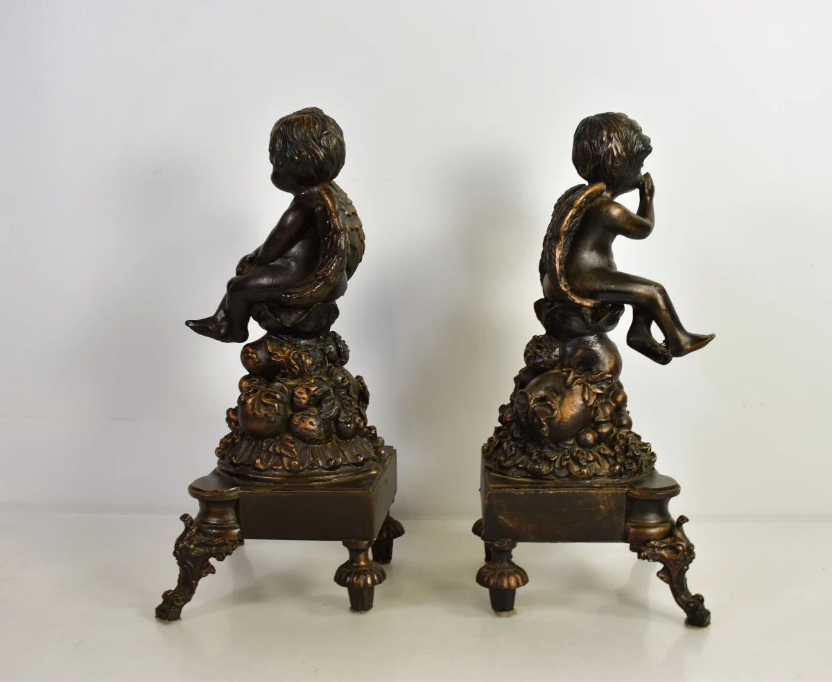 Set van 2 bronzen kleur engelenbeelden op voet