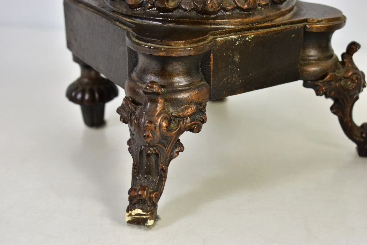 Set van 2 bronzen kleur engelenbeelden op voet