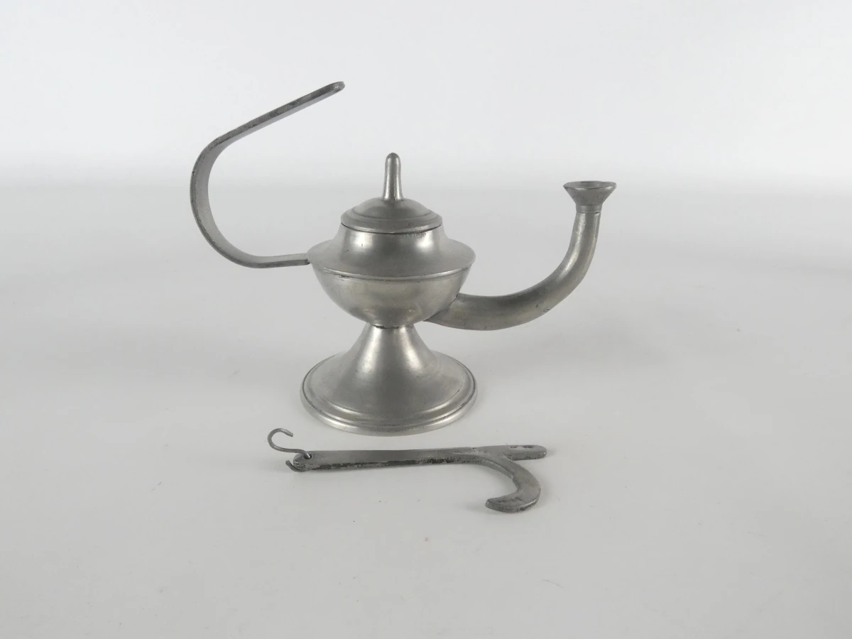 Set van 3 vintage tinnen olielampen met lonttrekker