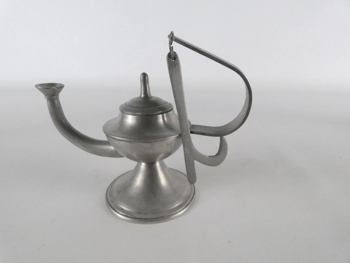 Set van 3 vintage tinnen olielampen met lonttrekker