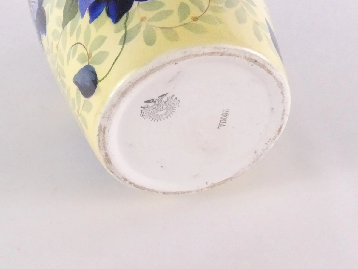 Vaas met bloemmotief van Villeroy & Boch