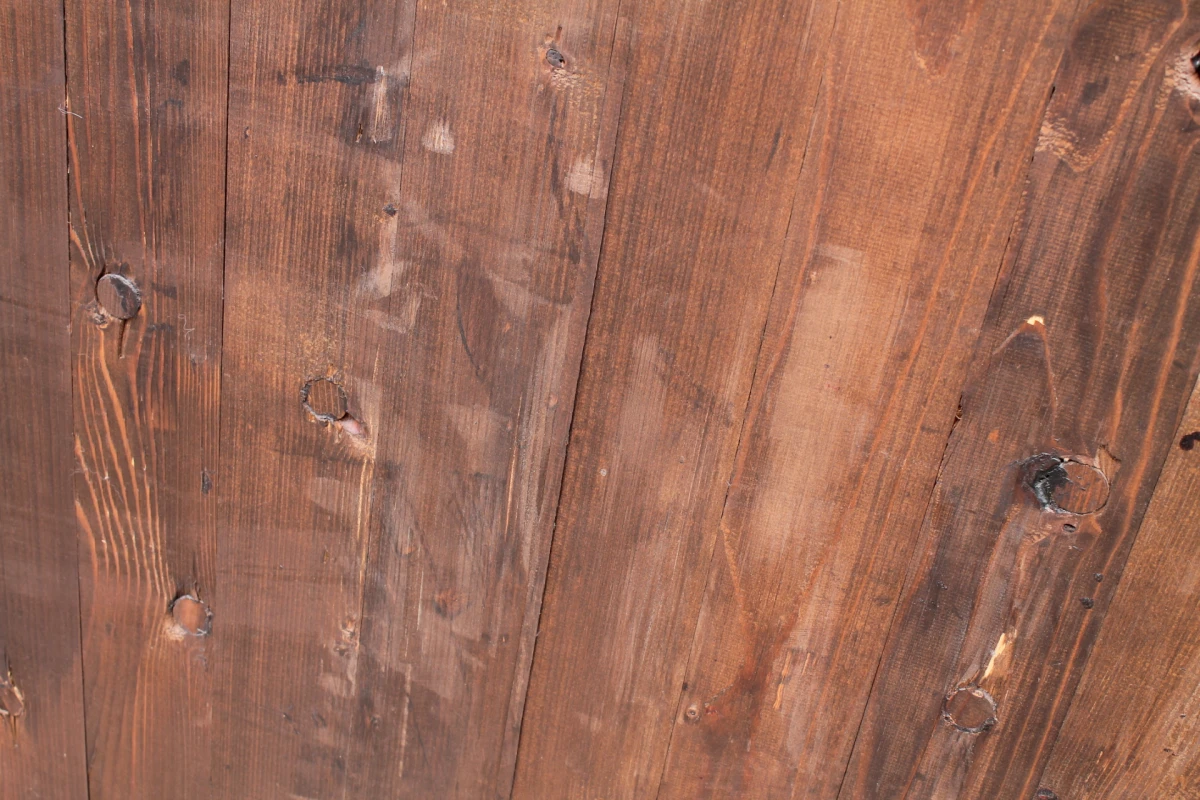 Robuust houten dressoir in koloniale stijl