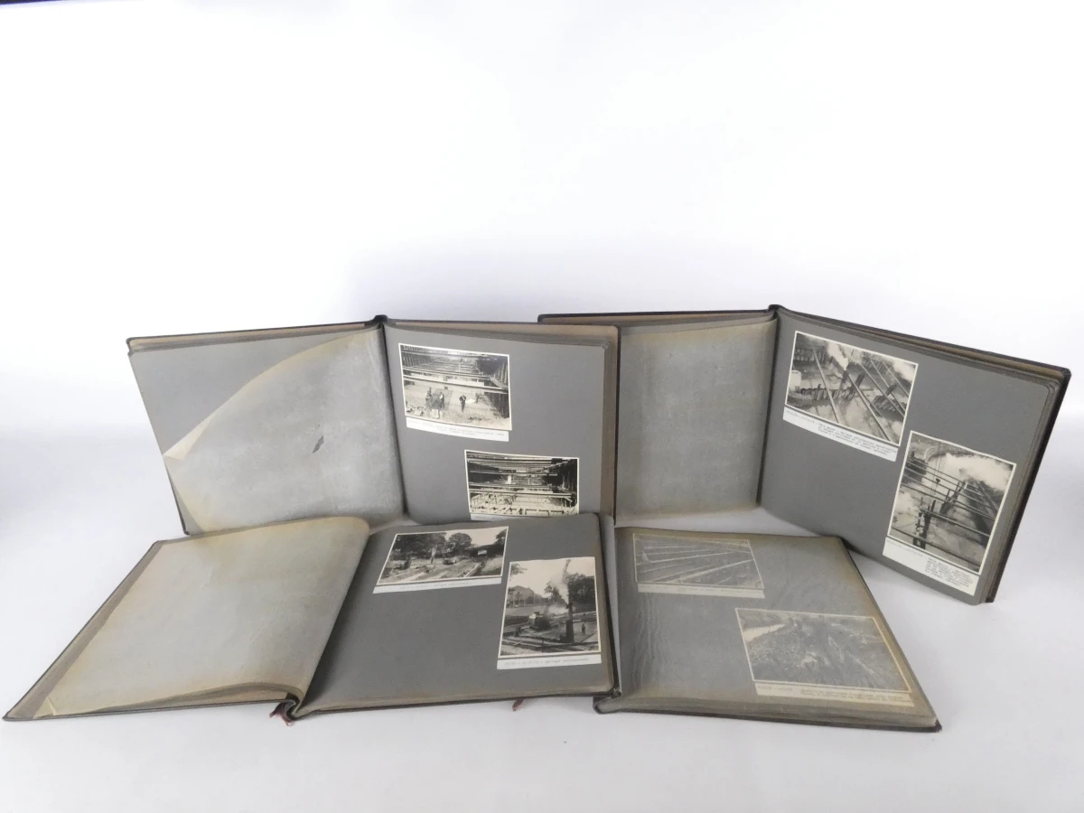 Set oude fotoalbums en documenten over bouw en waterwerken
