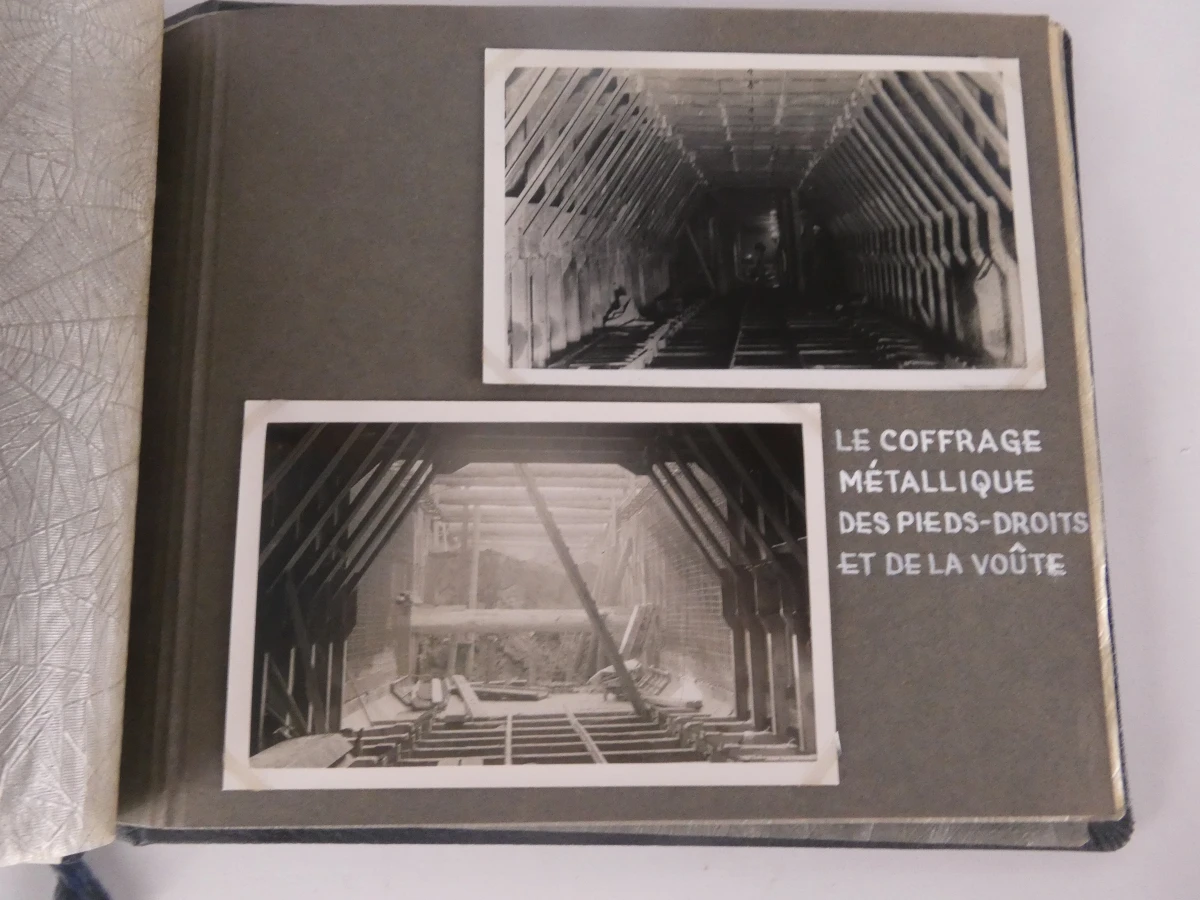 Set oude fotoalbums en documenten over bouw en waterwerken