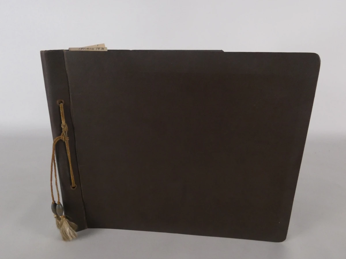 Set oude fotoalbums en documenten over bouw en waterwerken