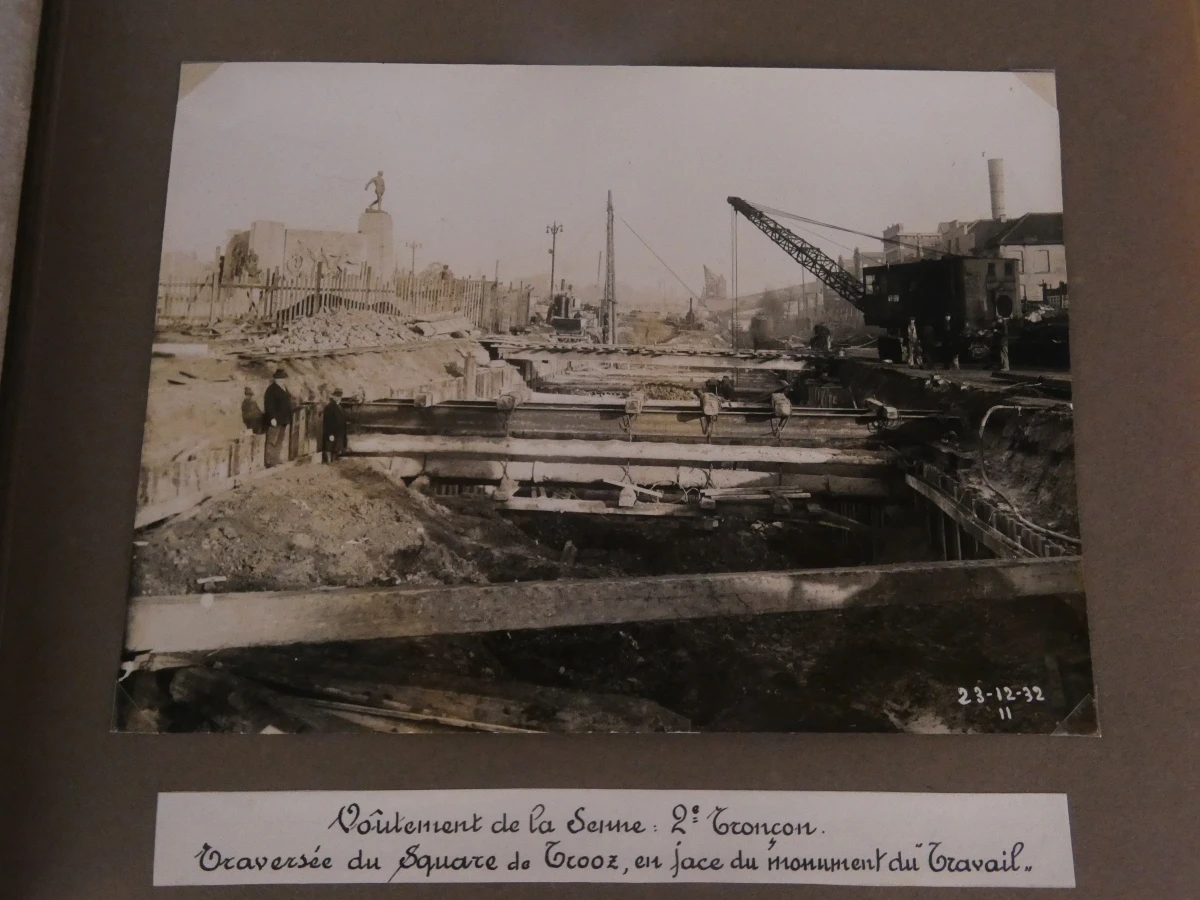 Set oude fotoalbums en documenten over bouw en waterwerken