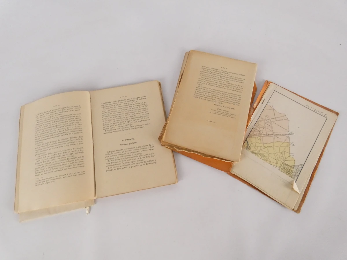 Set oude fotoalbums en documenten over bouw en waterwerken