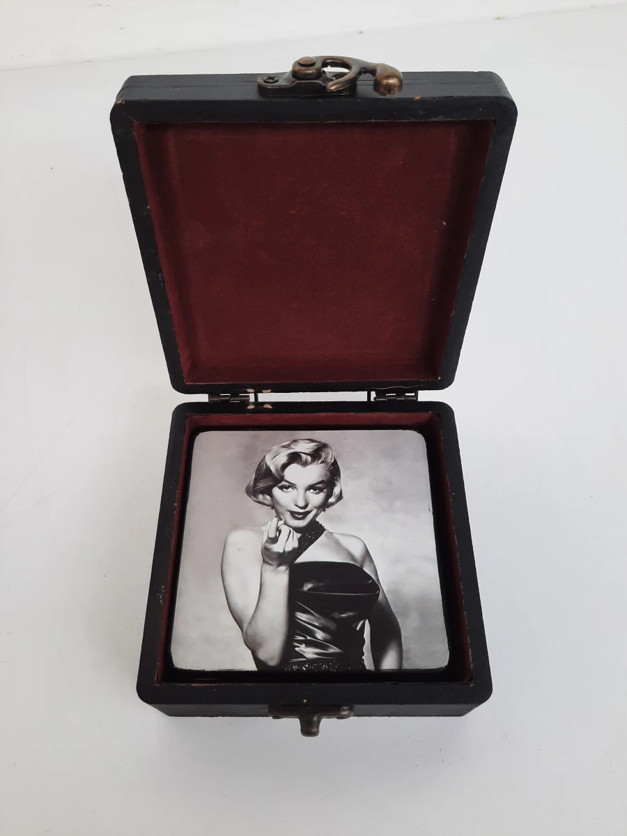 KARE Design Marilyn Monroe Onderzetters (6-delige set) in Houten Opbergdoosje