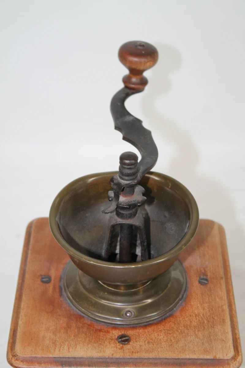 Antieke handmatige houten koffiemolen - foto 5