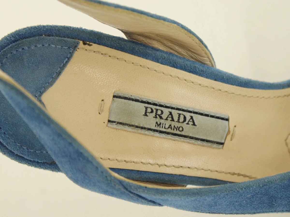 Prada Milano - blauwe suède hoge hakken met gele sierstenen