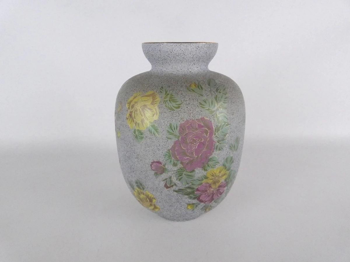 Decoratieve vaas met bloemenmotief en gouden rand