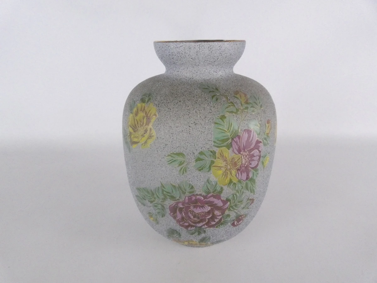 Decoratieve vaas met bloemenmotief en gouden rand