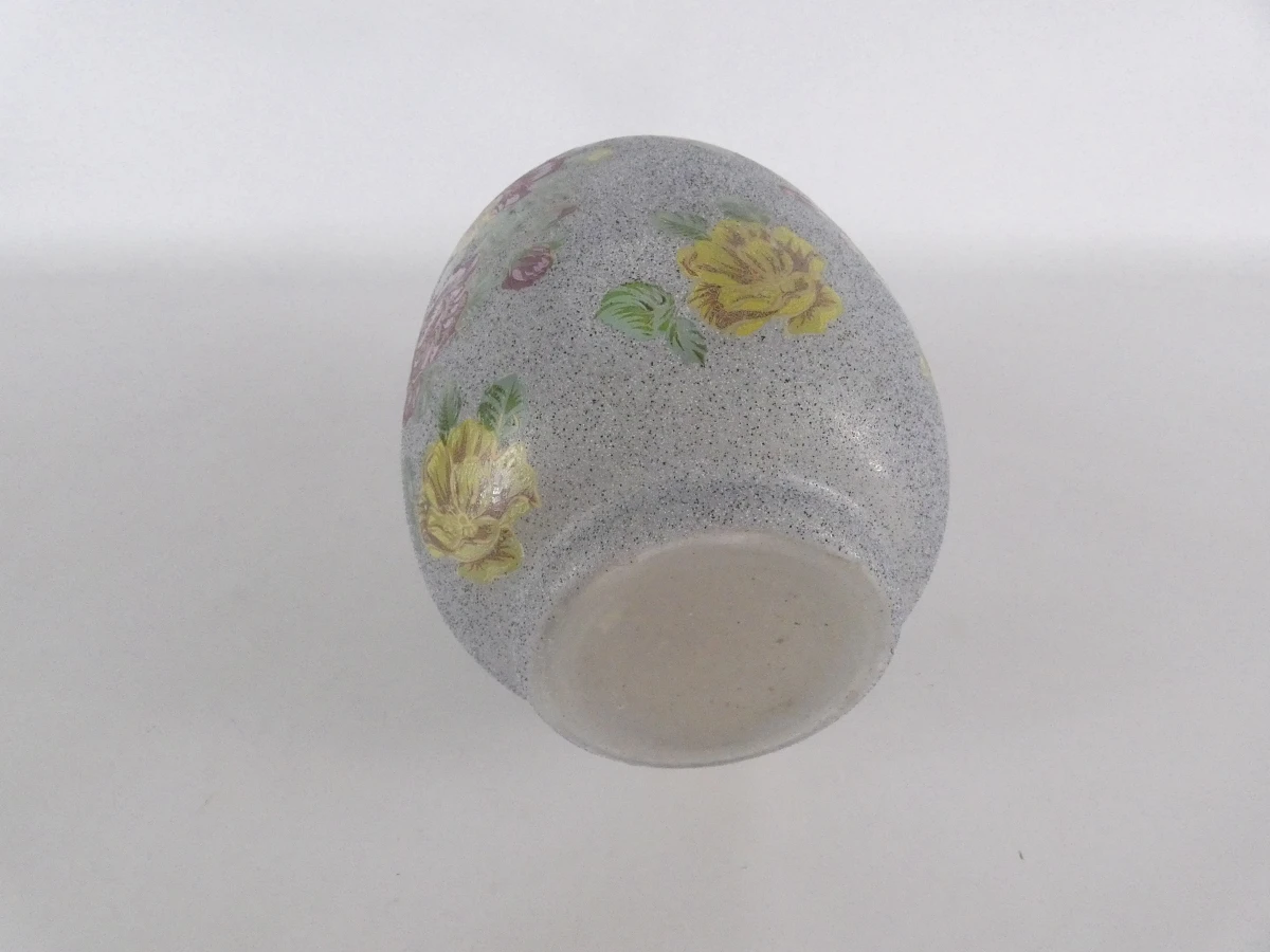 Decoratieve vaas met bloemenmotief en gouden rand