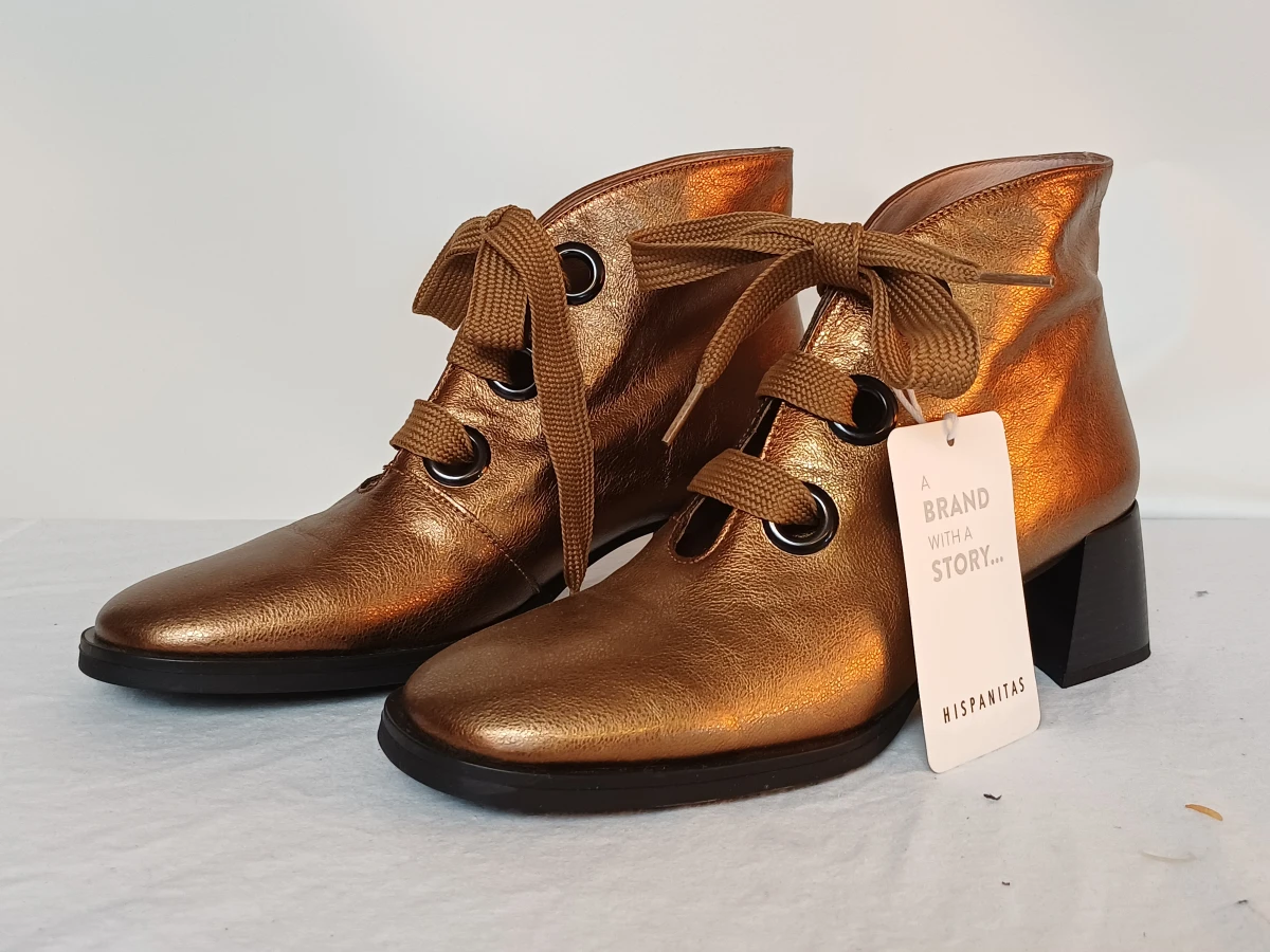 Hispanitas goudkleurige laarsjes