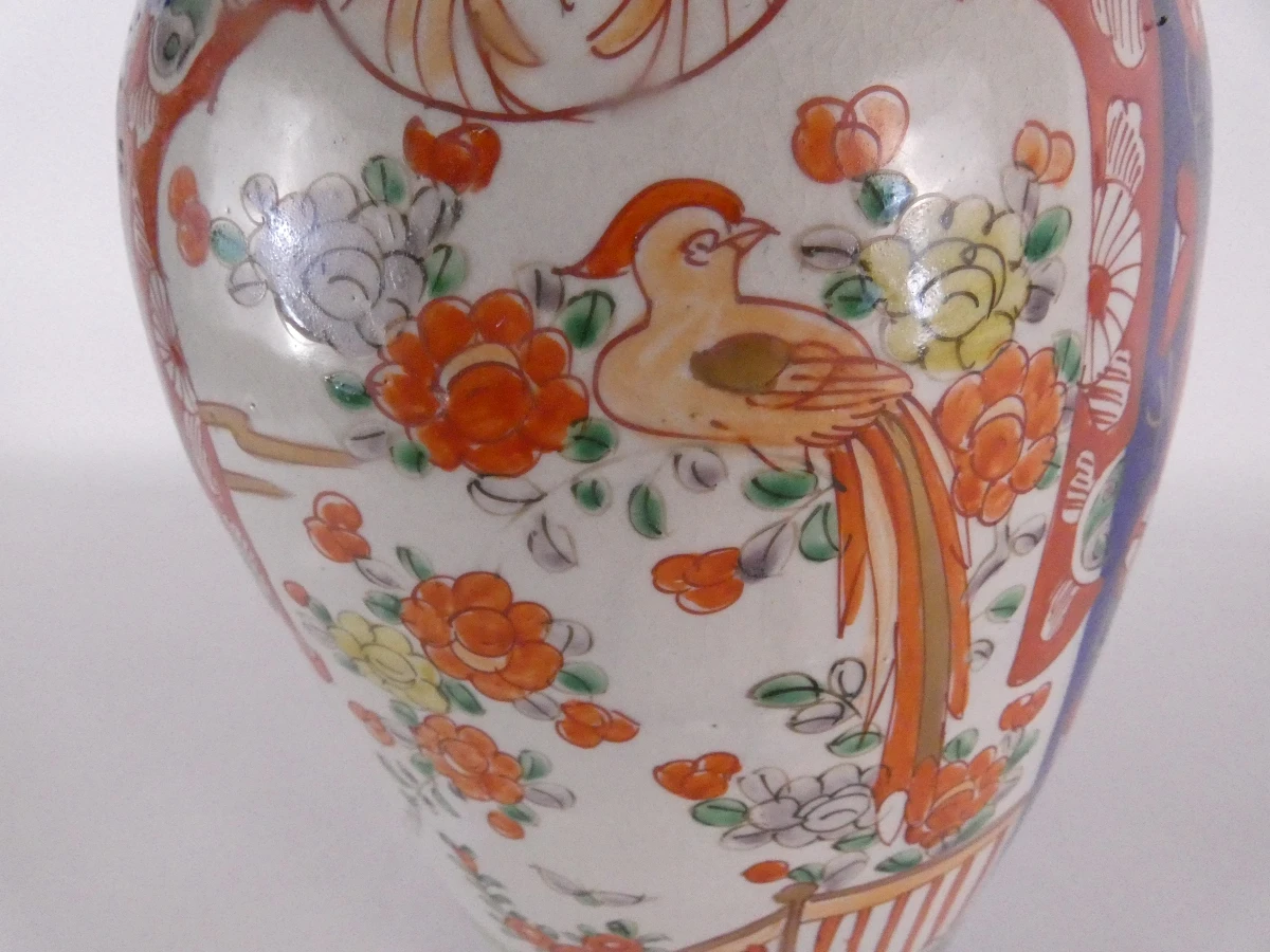 Decoratieve vintage vaas in Imari-stijl