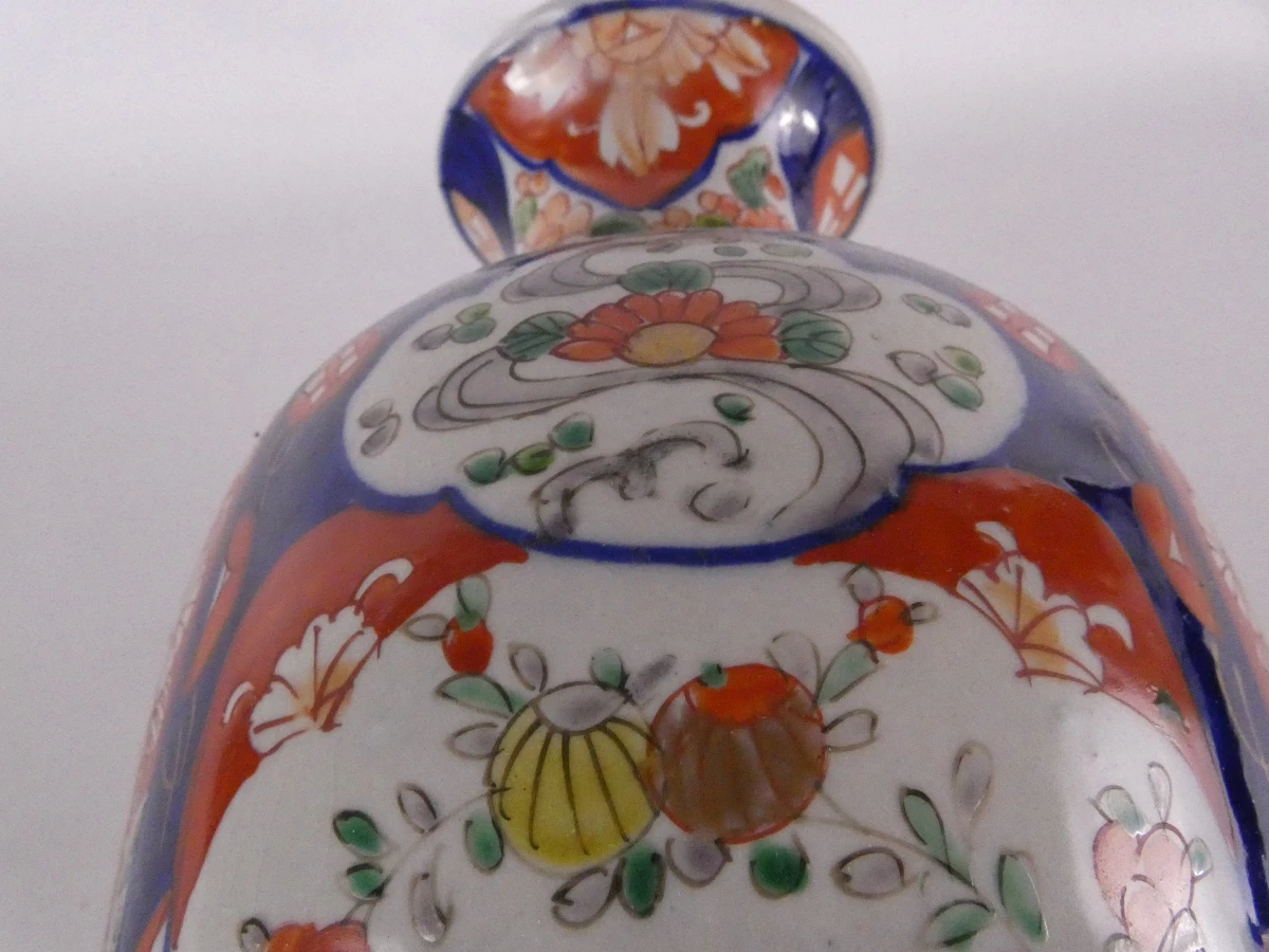 Decoratieve vintage vaas in Imari-stijl