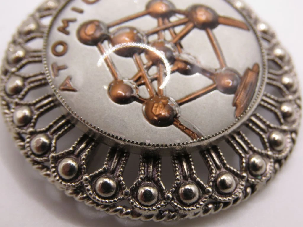 Vintage broche met Atomium afbeelding