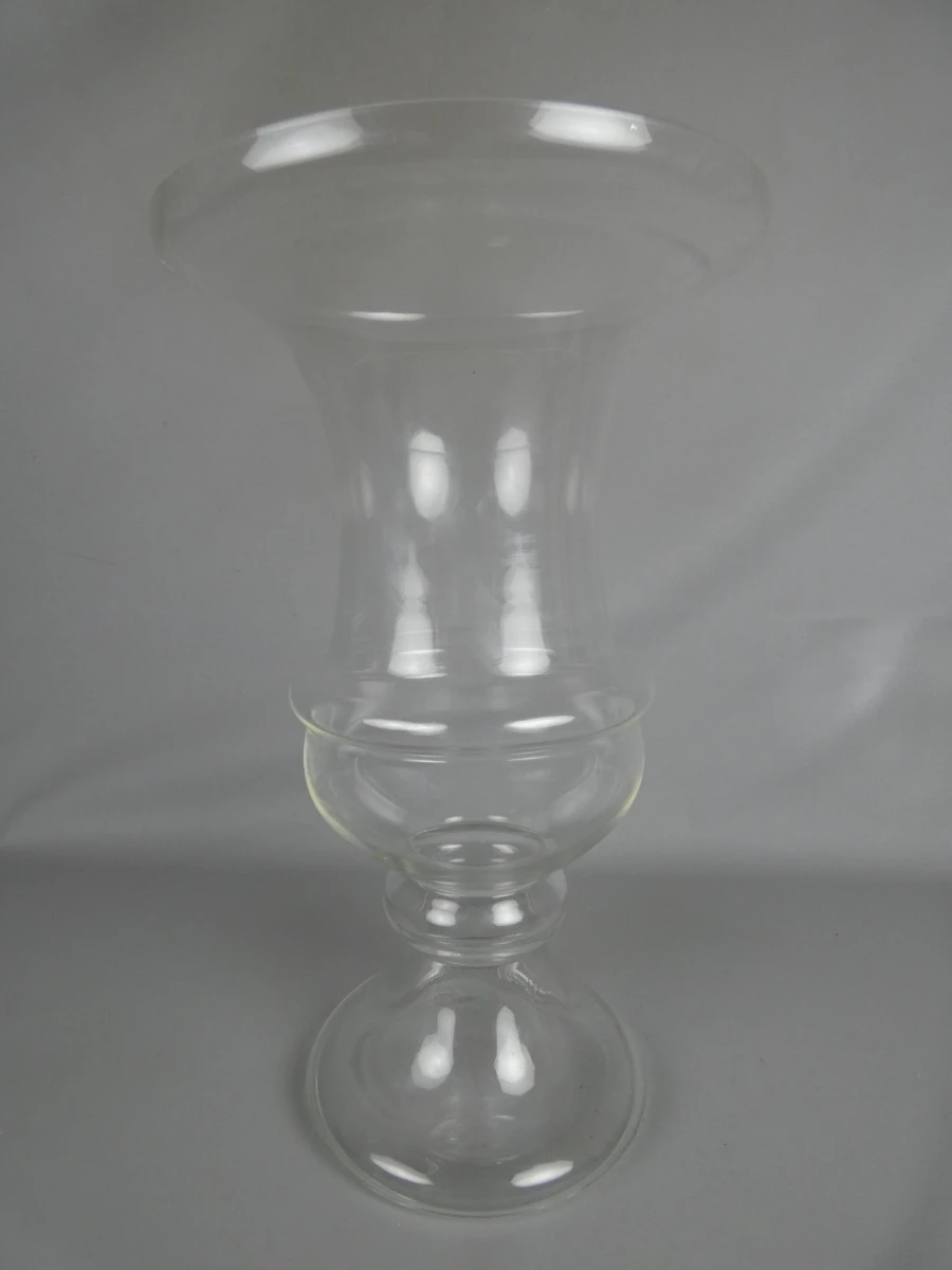 Grote glazen decoratieve vaas met bolvormige details