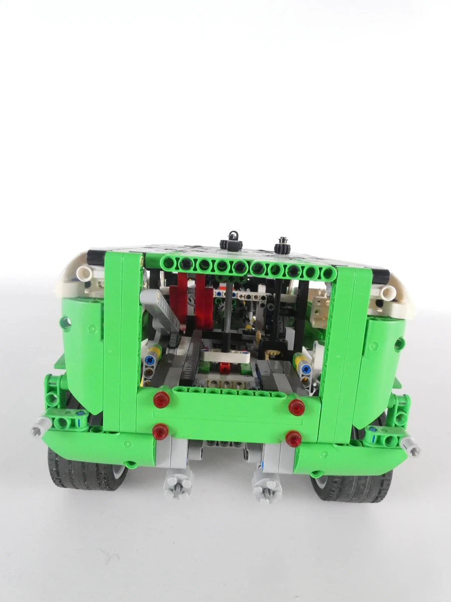 LEGO  Technic auto model in groen, wit en zwart