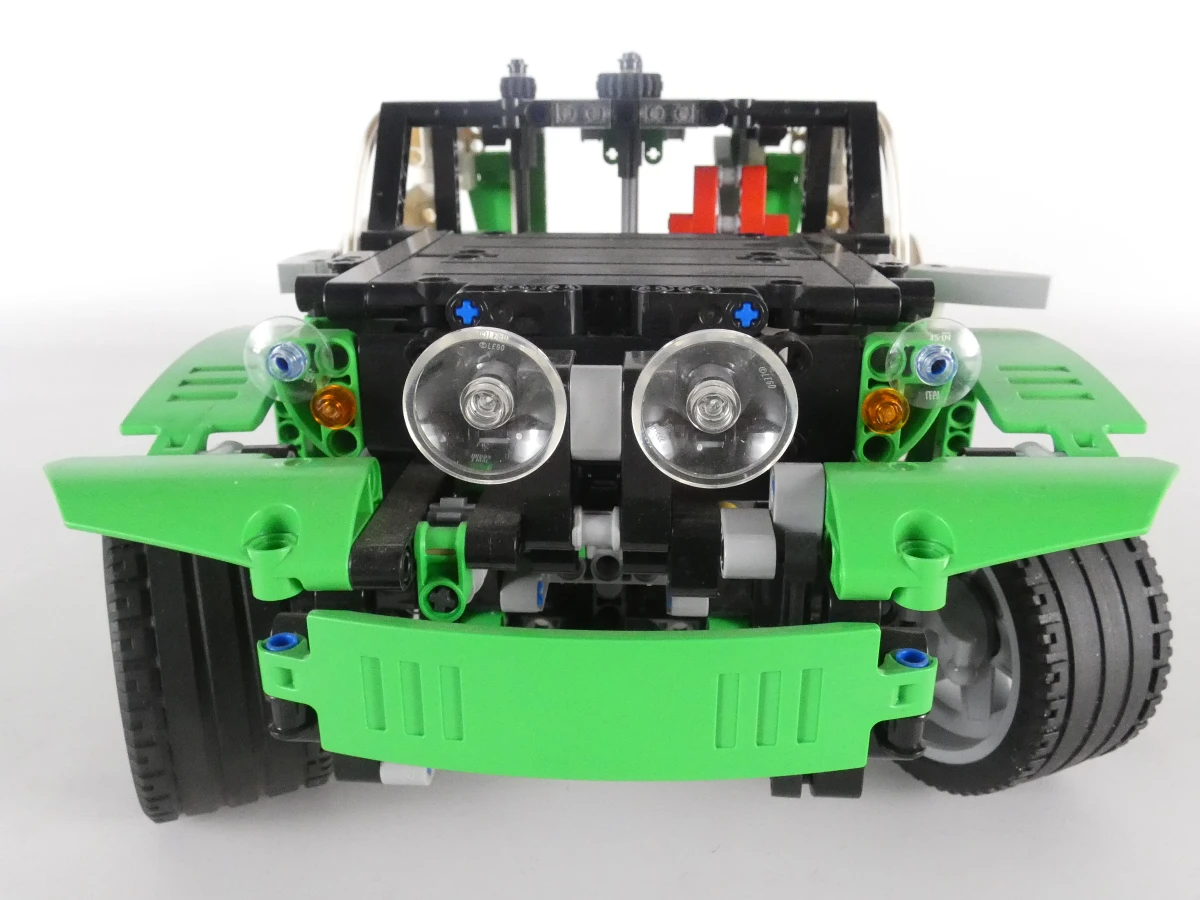 LEGO  Technic auto model in groen, wit en zwart