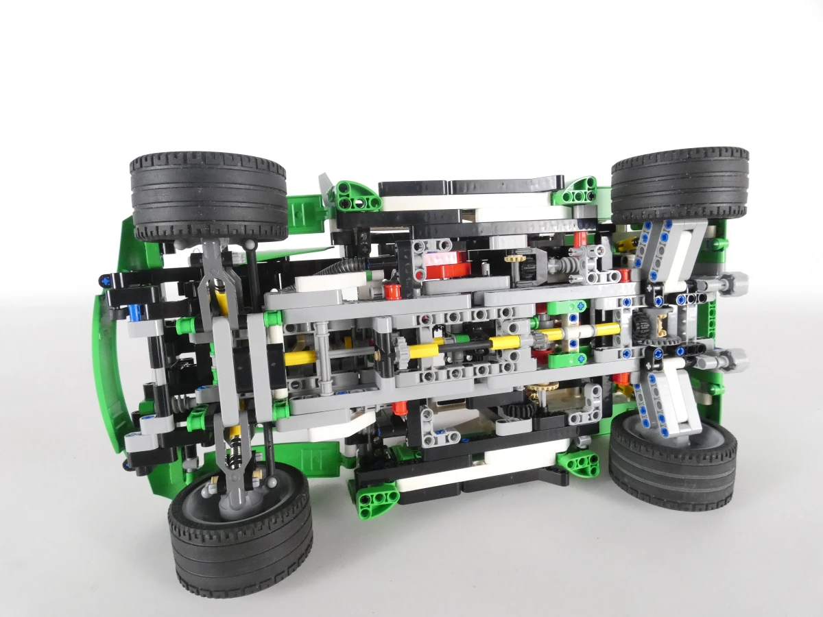 LEGO  Technic auto model in groen, wit en zwart