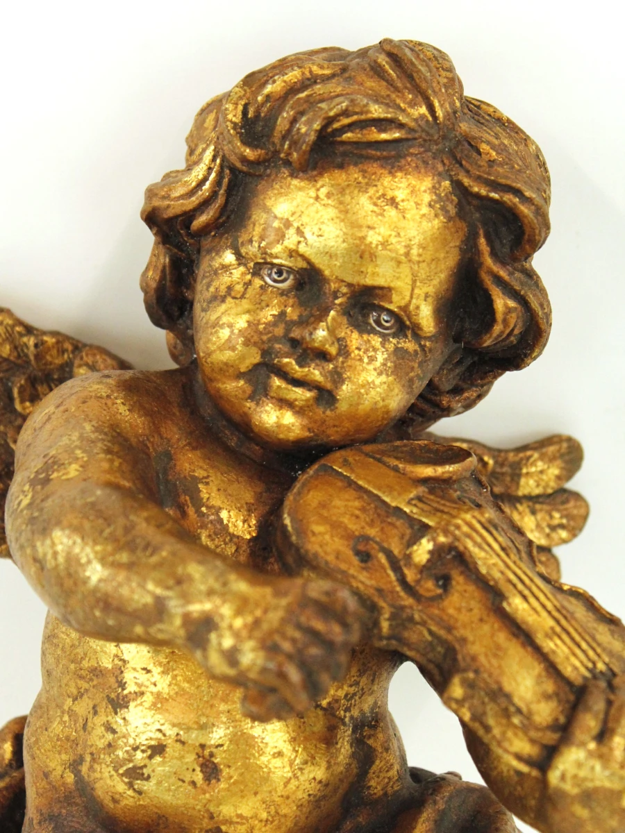 Decoratieve, gouden engelbeeldje met viool