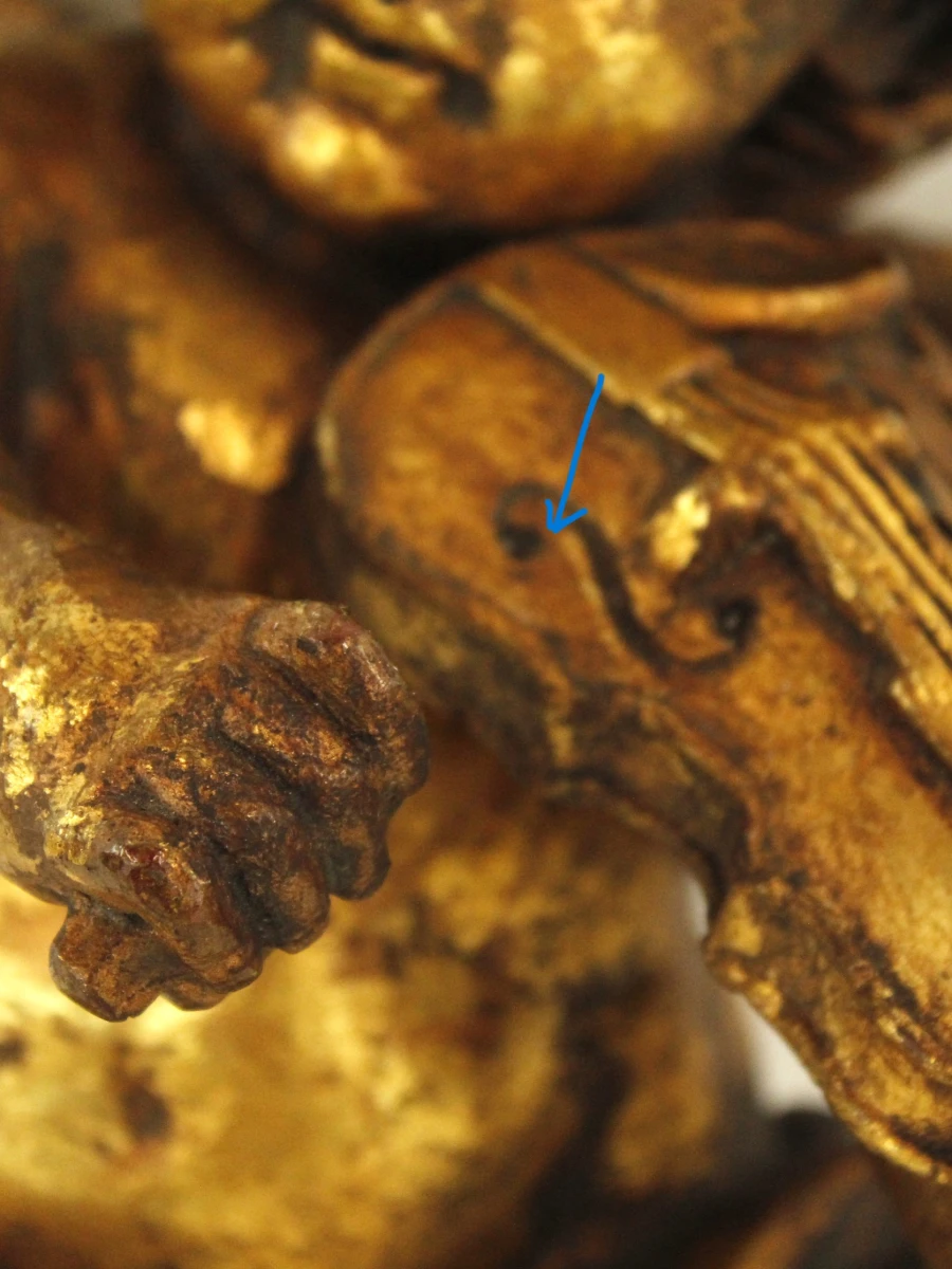 Decoratieve, gouden engelbeeldje met viool