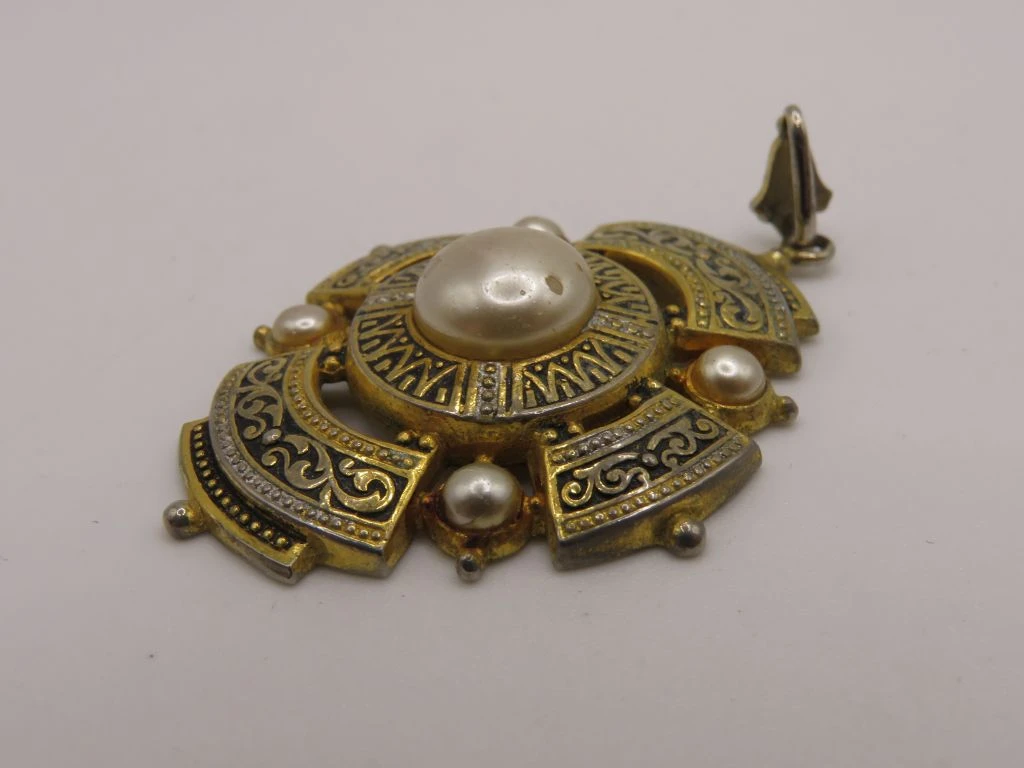 Toledo hanger met parelmoer en decoratieve patronen