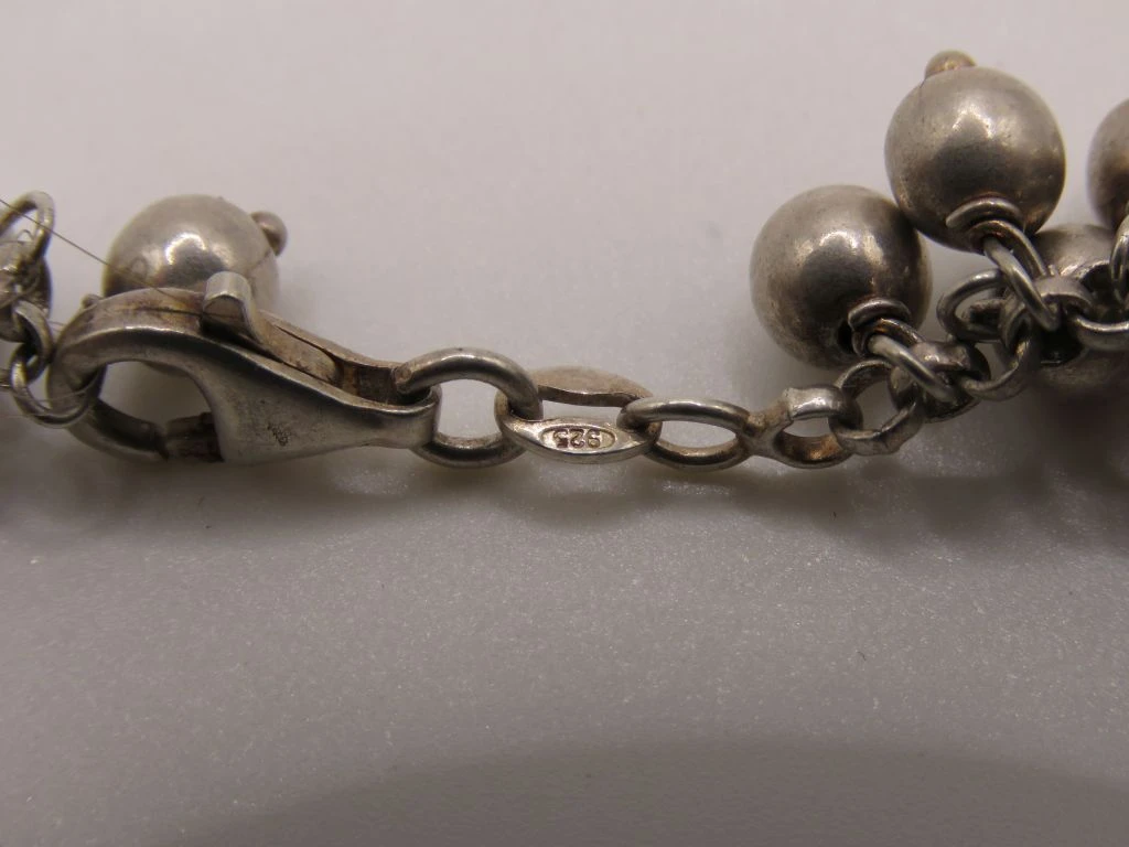 Zilveren ketting met bolletjes